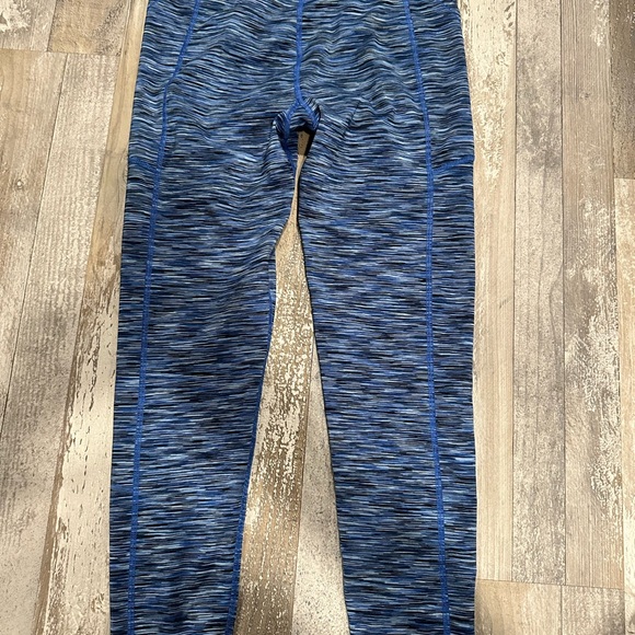 All in Motion Girls’ athletic leggings size XL 14-16, pockets on both sides - Picture 3 of 6